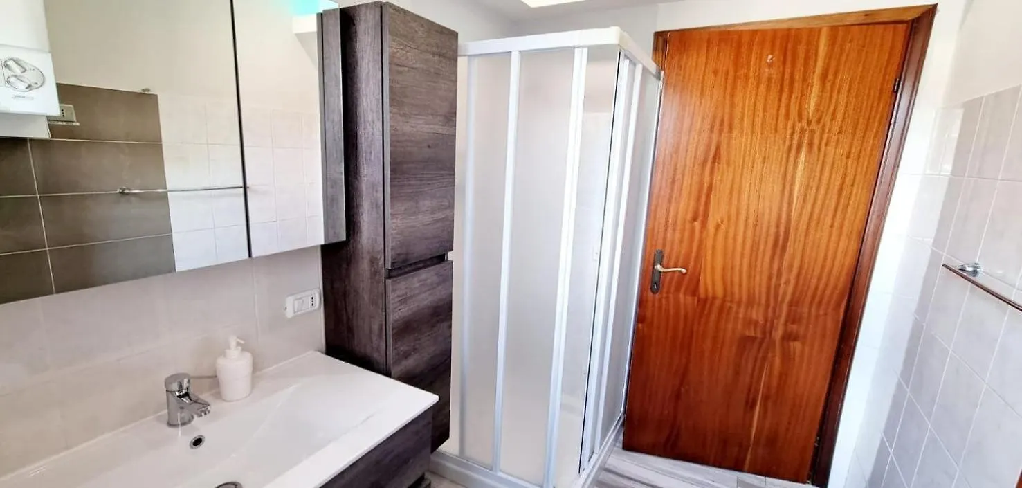Zu-Lago Di Garda Apartment Bo-Ol Peschiera del Garda 0*,  Itália